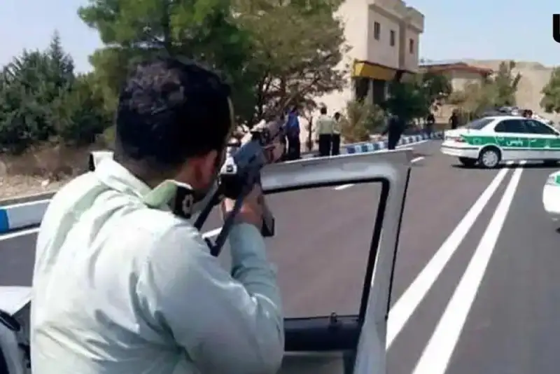 درگیری مسلحانه پلیس و 5 سارق مسلح در تهران؛ یک سارق کشته شد