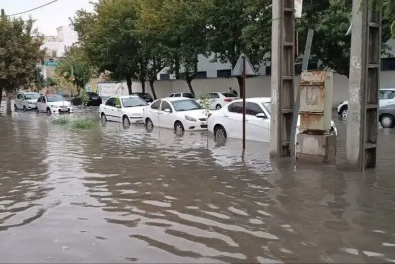 آخرین اخبار و گزارش ها از  سیل مازندران؛ ساری زیر آب رفت، ادارات و بانک ها تعطیل شدند
