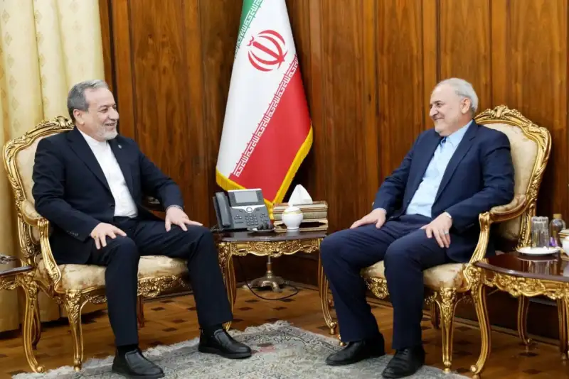 رایزنی عراقچی و سفیر ایران در پاکستان