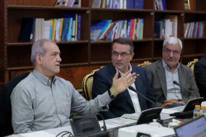 پزشکیان: کارآمدی دستگاه‌ها باید به رضایت مردم منجر شود