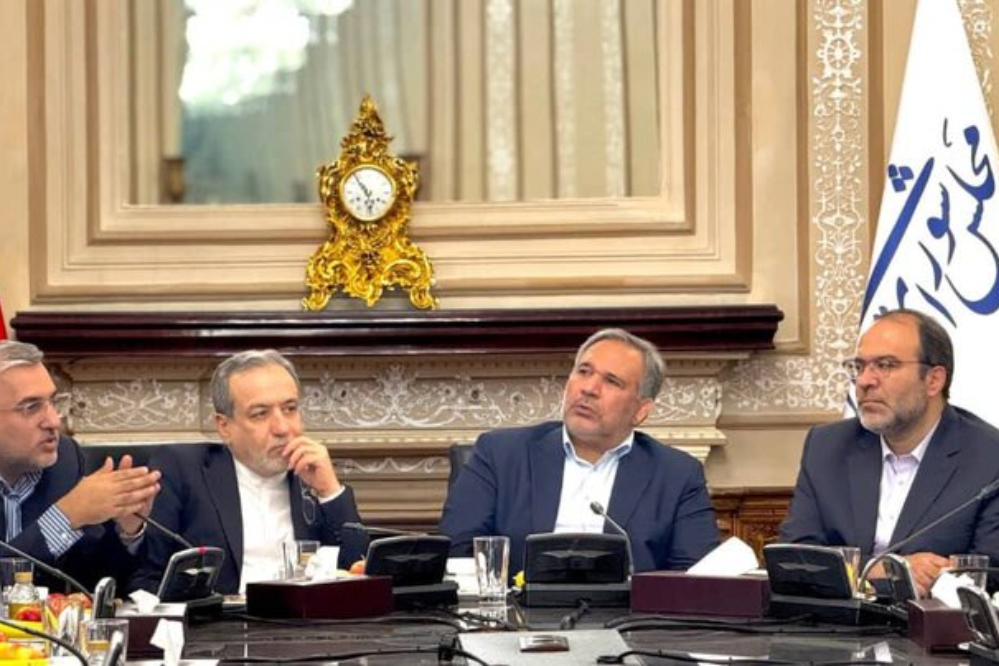 نشست کمیسیون اقتصادی مجلس شورای اسلامی با عراقچی