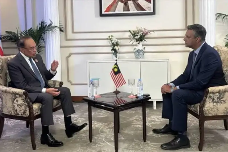 نخست‌وزیر مالزی بر تعیین متجاوز در مذاکرات ایران و آمریکا تأکید کرد