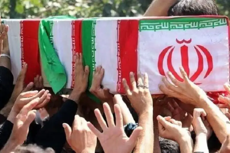 پیکر شهید اسلام کاک‌درویشی با حضور گسترده مردم تشییع شد