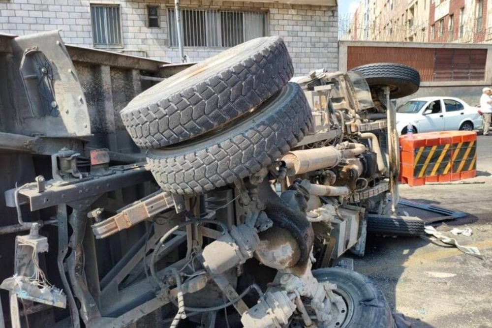 تصادف شدید کامیون با 11 خودرو در یادگار امام + جزئیات حادثه و آمار زخمی ها