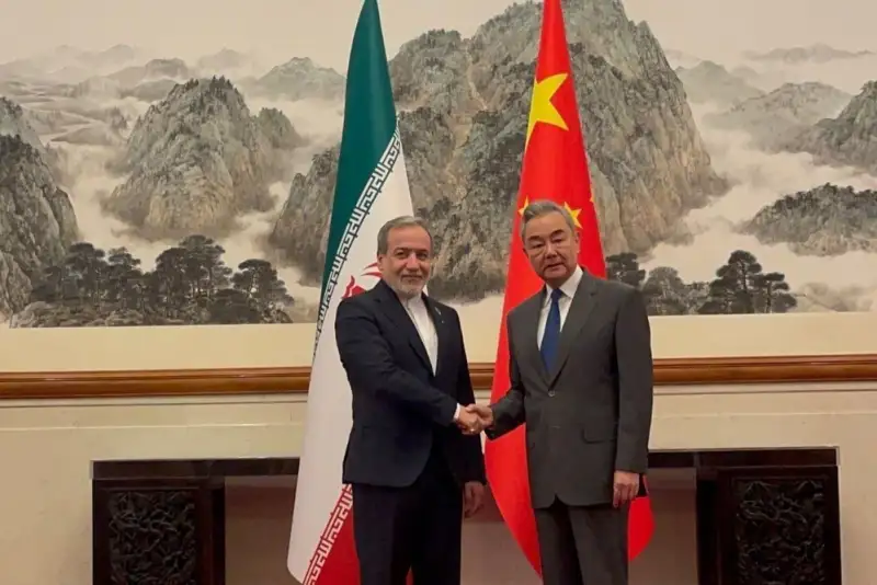 تاکید چین بر گسترش همکاری با تهران برای حفاظت حقوق و منافع ایران