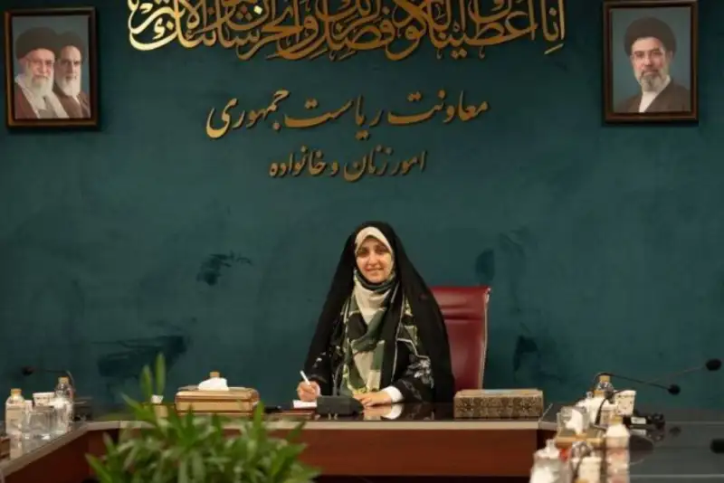 بهروزآذر: حجاب با برخورد فیزیکی اصلاح نمی‌شود