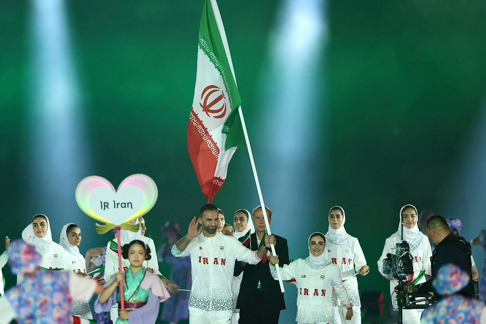 پرچم ایران در ناگویا به اهتزاز درآمد+فیلم
