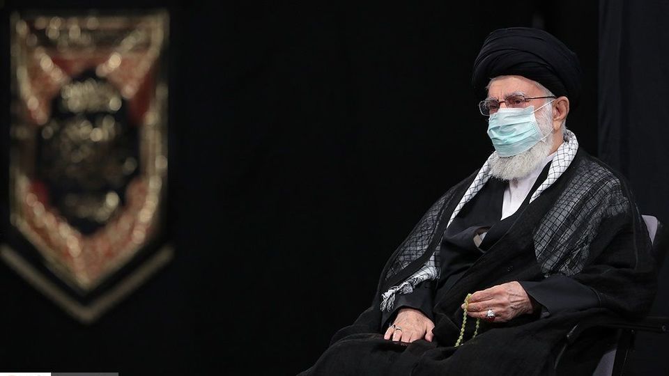 اقامة الليلة الاولى من مراسم العزاء الحسيني بحضور قائد الثورة