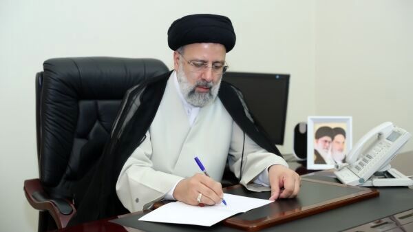 الرئيس رئيسي: الاسرى مفخرة النظام والشعب الايراني