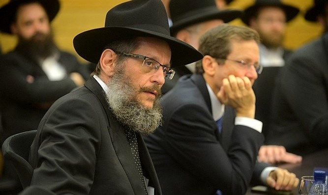 נתניה: הקרב על בתי הספר של חב&quot;ד