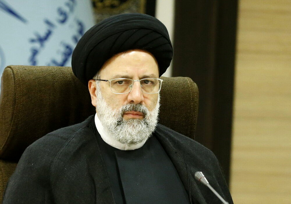 الرئيس رئيسي يرحب باقتراح ماكرون حول التعاون الإقليمي