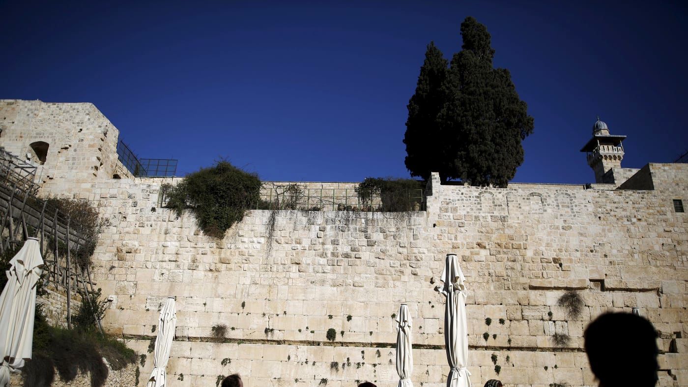 מפלגת העבודה דוחקת בבנט לקדם את מתווה התפילה השוויונית בכותל