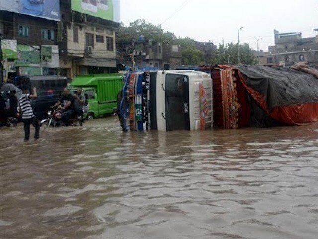 سیل و رانش زمین در پاکستان جان 19 نفر را گرفت