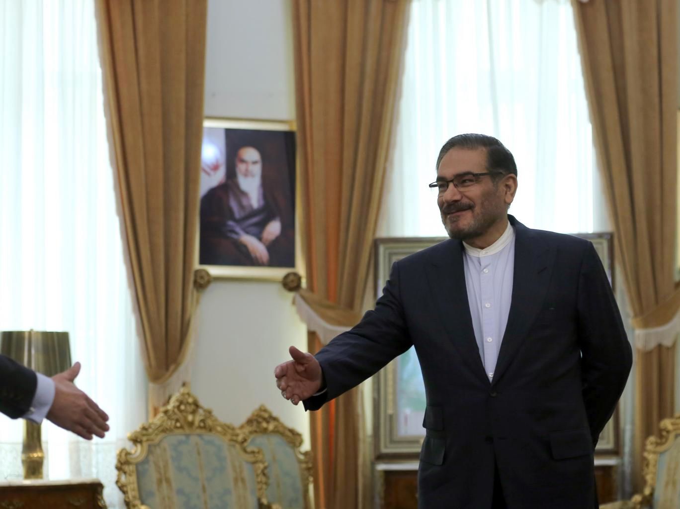 شمخانی همسایگان ایران را به هوشیاری در برابر نفوذ بیگانگان فراخواند