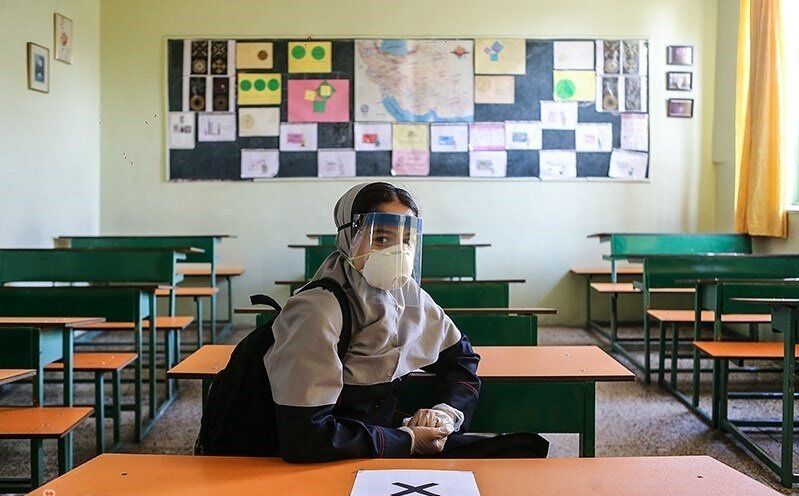 آذرماه مدارس بازگشایی می‌شوند