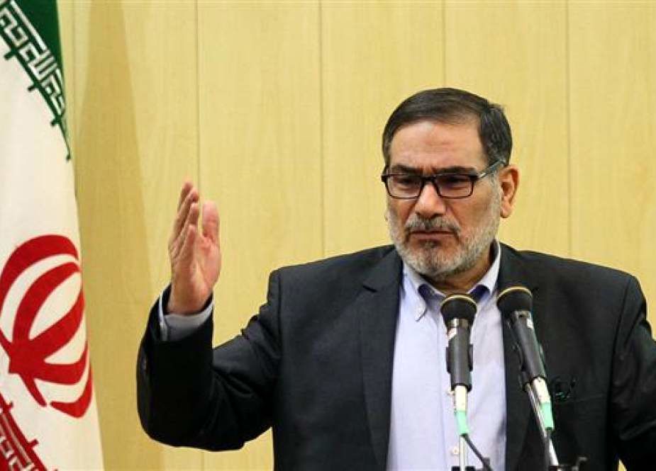 شمخاني: رئيس امريكا الفاقد للإرادة غير مستعد لمنح ضمانات