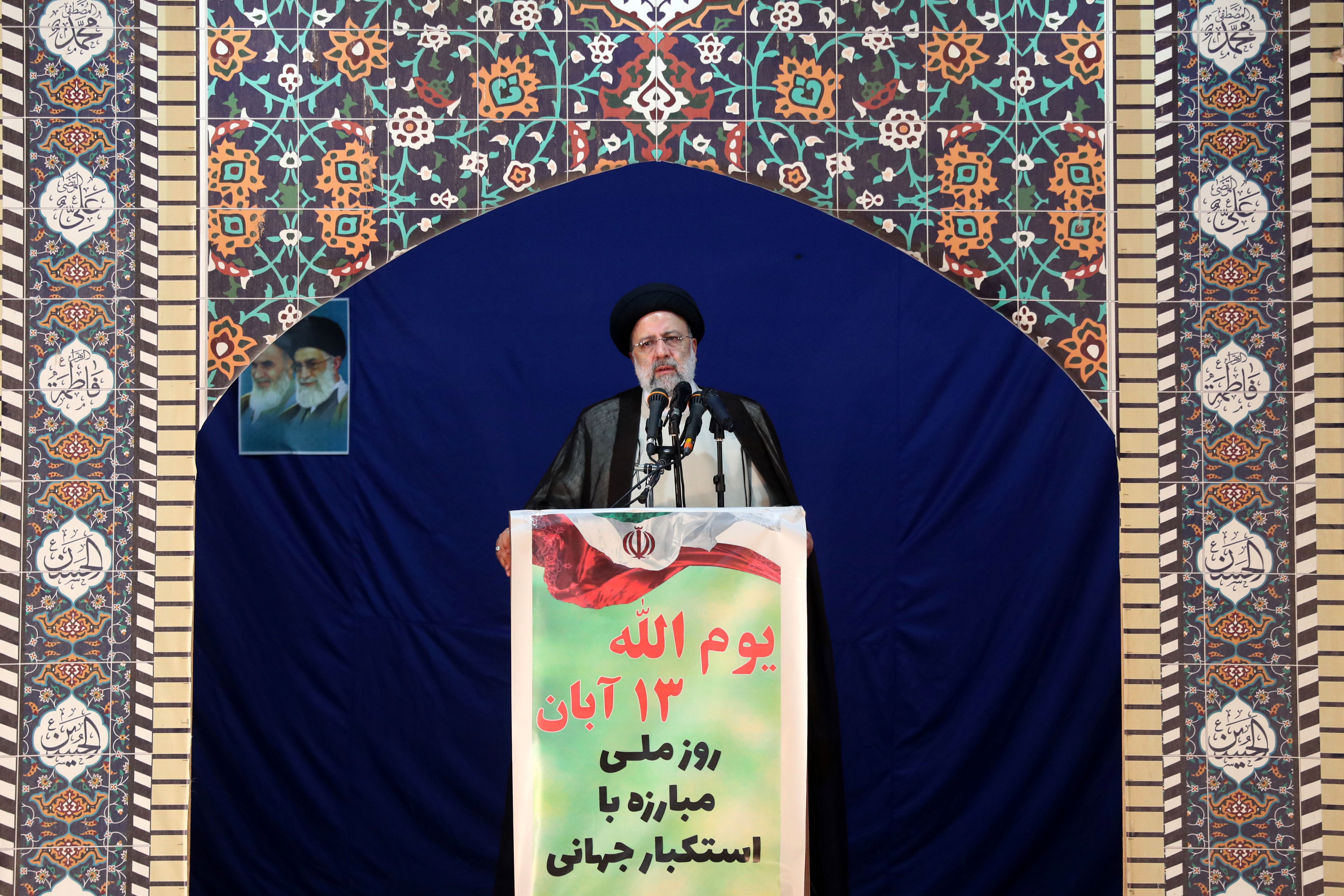 آية الله رئيسي: لن نترك طاولة المفاوضات ولن نتنازل عن مطلب رفع الحظر